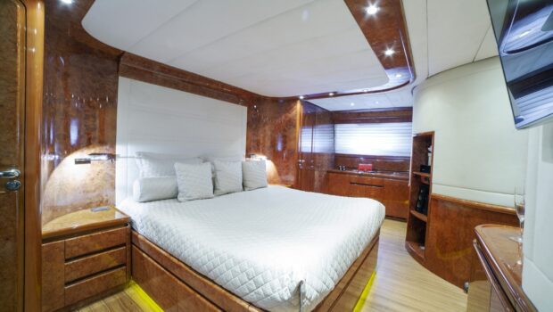 zoi motor yacht salon valef owners suite (2) (Custom) min - Valef Yachts Chartering