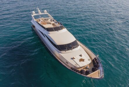 zoi motor yachts exteriors valef yachts (1) (Custom) min - Valef Yachts Chartering
