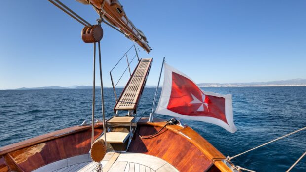 weatherbird  sailing aft deck (4) - Valef Yachts Chartering