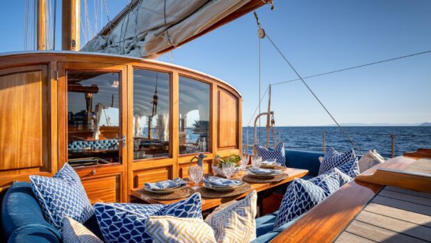 weatherbird  sailing aft deck (5)  - Valef Yachts Chartering