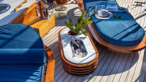 weatherbird  sailing champagne table planter (2) - Valef Yachts Chartering