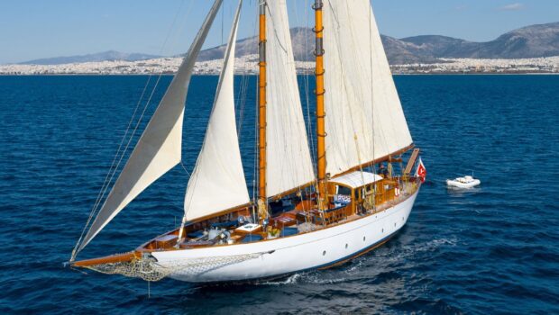 weatherbird  sailing sails profile (7) - Valef Yachts Chartering