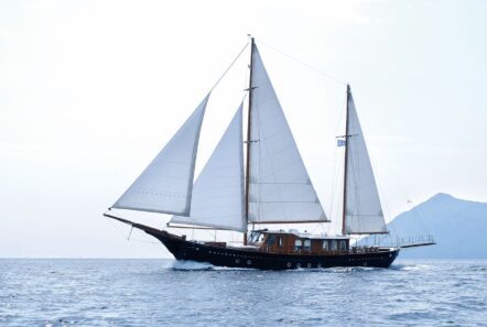 liana h motor sailer sailing (2) - Valef Yachts Chartering