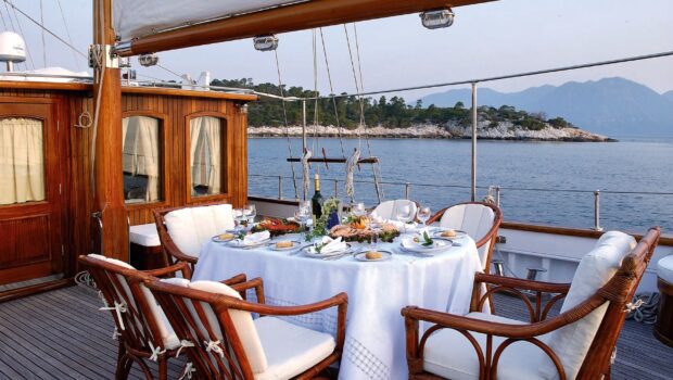 liana h motor sailer  table - Valef Yachts Chartering