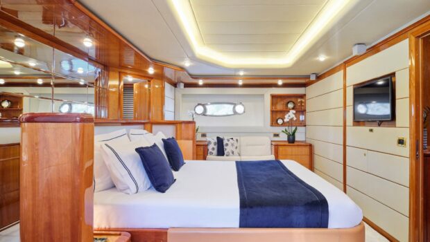 estia yi motor yacht owners suite (1) min - Valef Yachts Chartering