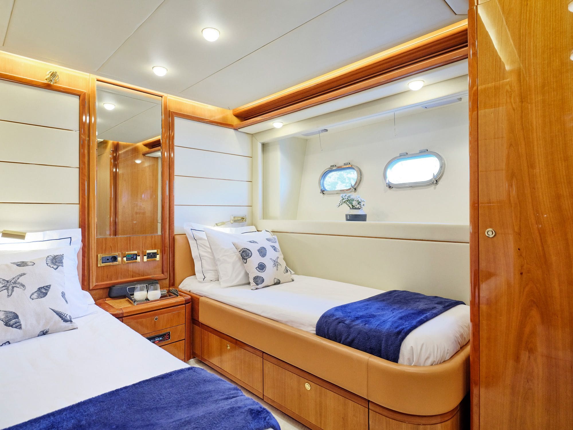 estia yi motor yacht suites (1) min - Valef Yachts Chartering