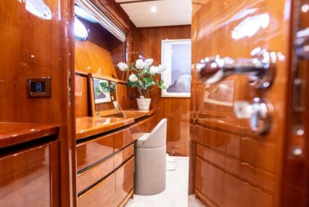 pareaki motor yacht cabins baths (4) - Valef Yachts Chartering