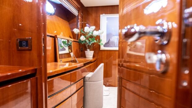 pareaki motor yacht cabins baths (4) - Valef Yachts Chartering