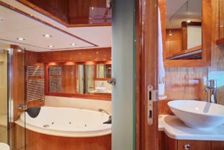 white pearl 1 motor yacht cabins valef yachts (31) - Valef Yachts Chartering