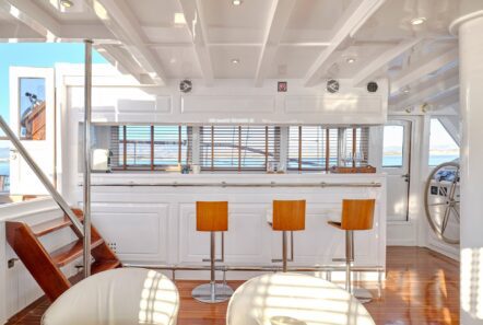 5. White Pearl Bar valef yachts - Valef Yachts Chartering
