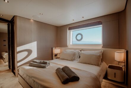 volante motor yacht vip cabin (1) min - Valef Yachts Chartering