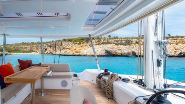 Hydrus catamaran lounge valef yachts (52) min - Valef Yachts Chartering