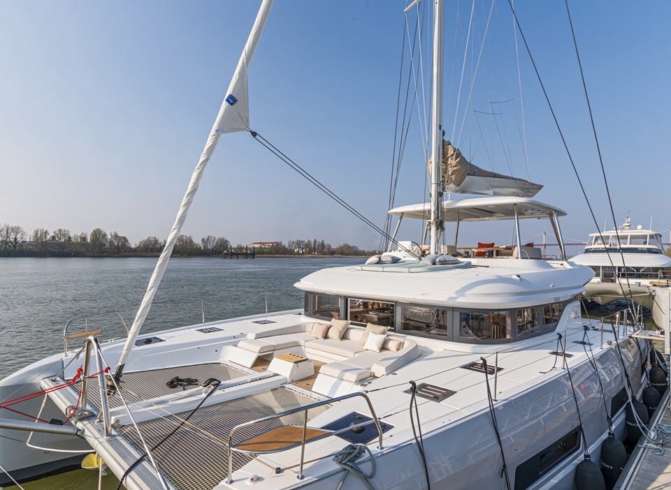Hydrus catamaran profiles valef yachts (20) - Valef Yachts Chartering