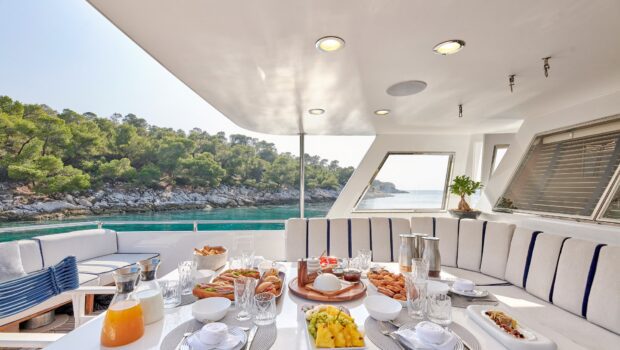 Alaya motor yacht lurssen dining (2) min - Valef Yachts Chartering