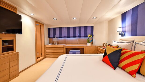 Something Cool Classic yacht master suite (7) - Valef Yachts Chartering