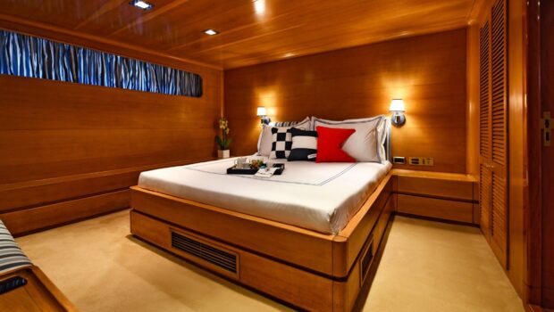 Something Cool Classic yacht vip suite (2) - Valef Yachts Chartering