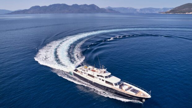 alaya classic lurssen valef yachts (4) min - Valef Yachts Chartering