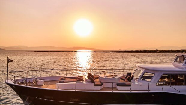 alaya classic lurssen valef yachts (9) min - Valef Yachts Chartering