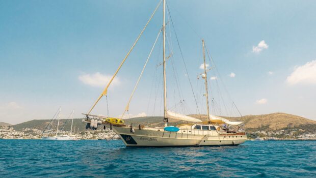 MS Luxury Aegean Schatz 2 min - Valef Yachts Chartering