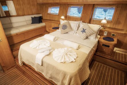 MS Luxury Aegean Schatz aft master cabin 1 min - Valef Yachts Chartering