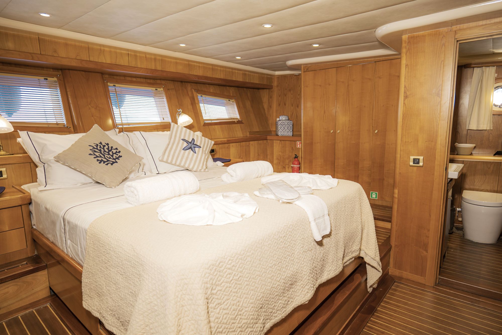 MS Luxury Aegean Schatz aft master cabin 3 min - Valef Yachts Chartering