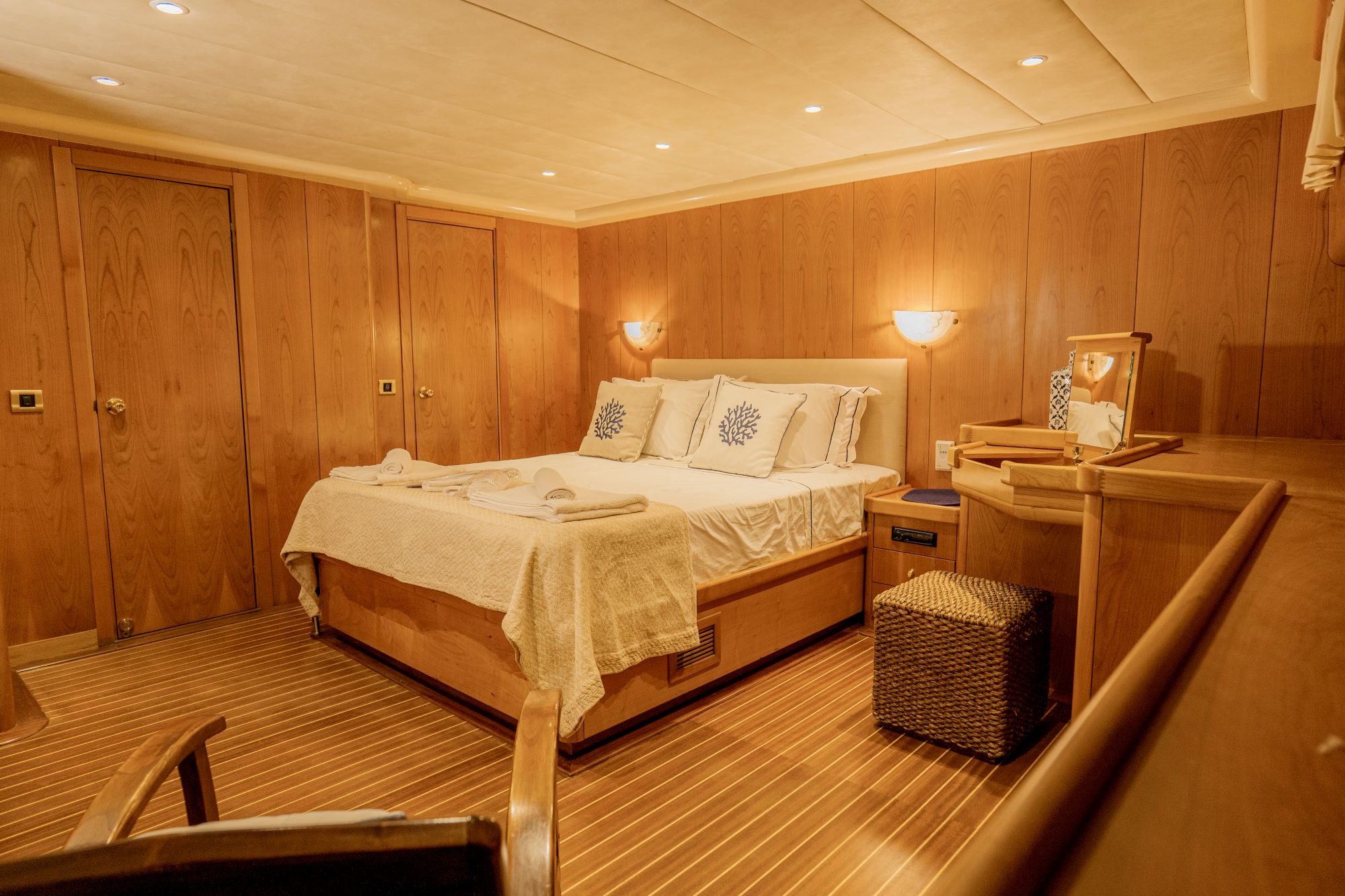MS Luxury Aegean Schatz bow master cabin 1 min - Valef Yachts Chartering