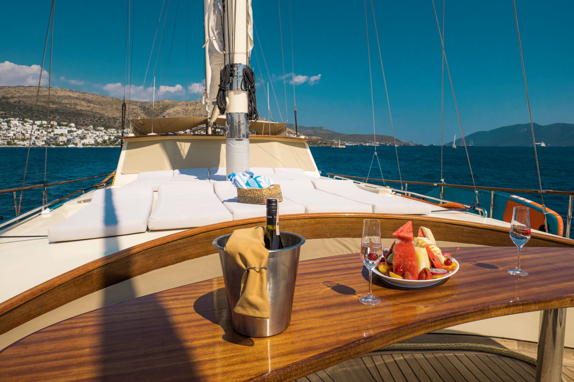 MS Luxury Aegean Schatz bow table min - Valef Yachts Chartering