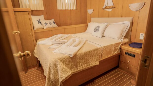 MS Luxury Aegean Schatz double cabin 1 min - Valef Yachts Chartering