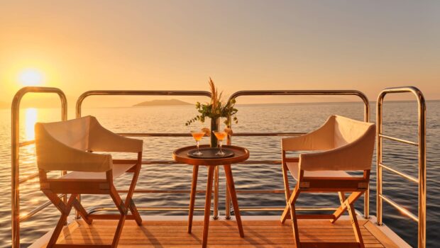 makani ii yacht balcony - Valef Yachts Chartering