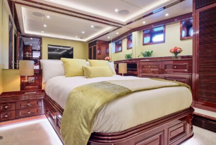 14. MIA ZOI VIP cabin min - Valef Yachts Chartering